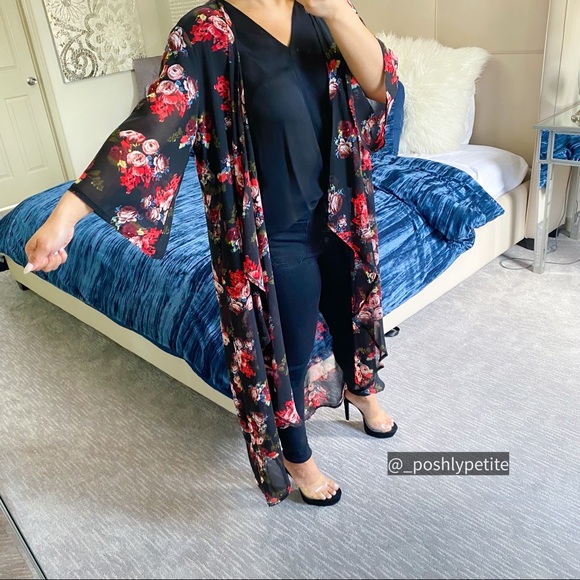 Red flower detail bell sleeve cover up maxi kimono duster - Picture 3 of 10